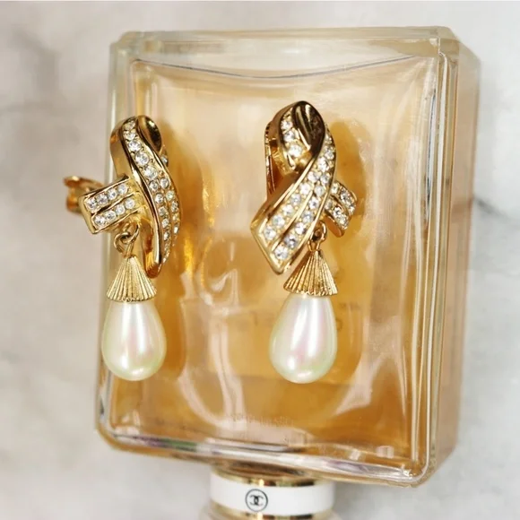 ⚜️ Vintage Christian Dior Pearl Drop Earrings - Picture 6 of 16